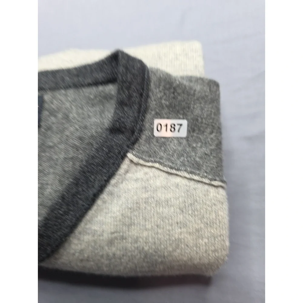 Banana Republic 100% Cashmere Gray Mens Large V Neck Long Sleeve Sweater